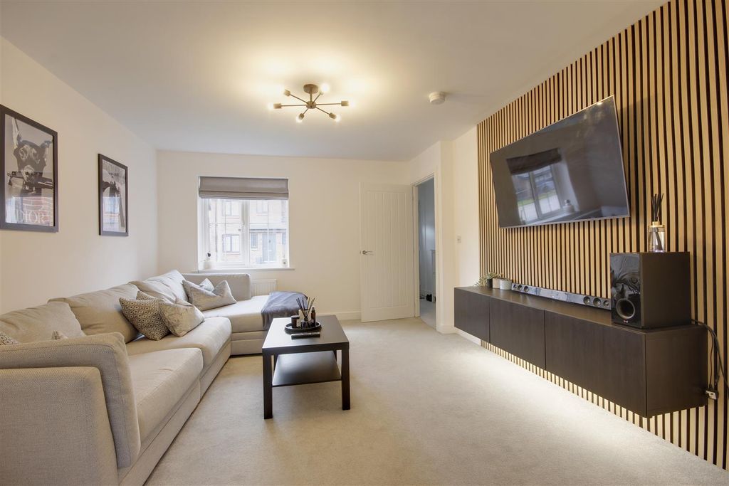 Property photo 2 of 14 Lounge