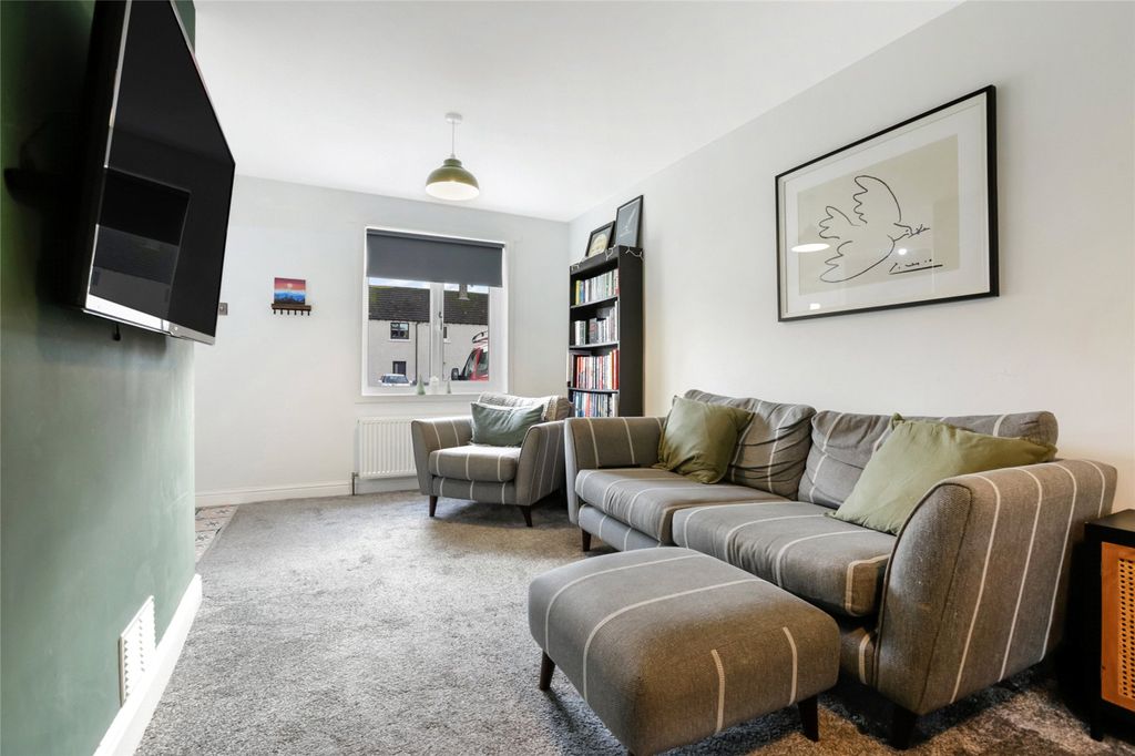 Property photo 3 of 23 Lounge