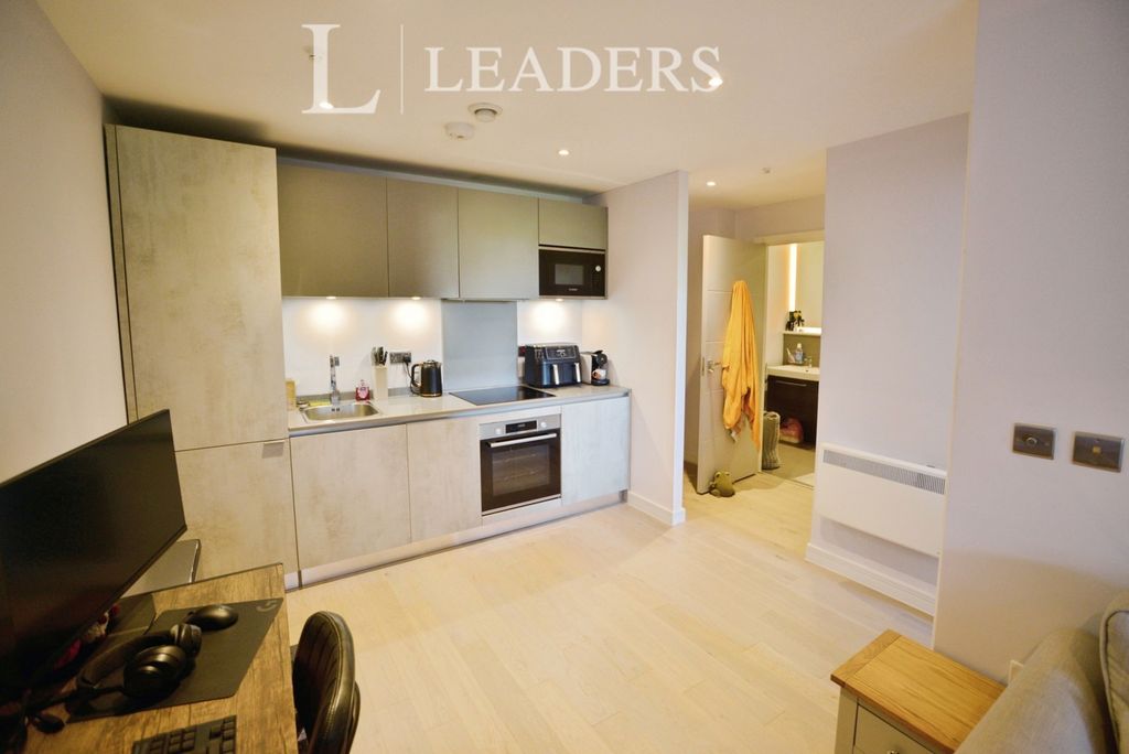 Property photo 3 of 6 Pbox-Img.Jpg
