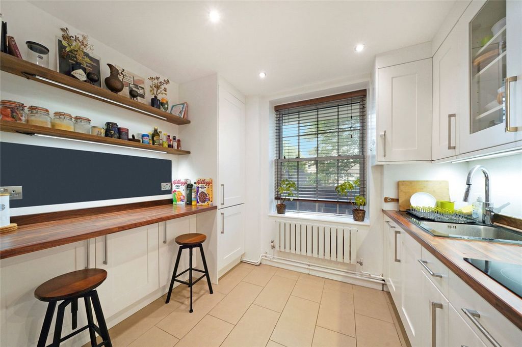 Property photo 2 of 16 Picture No. 13