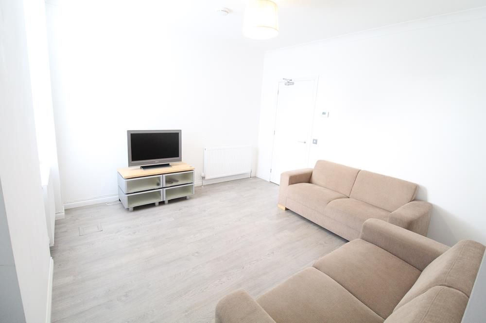 Property photo 2 of 8 Lounge 2