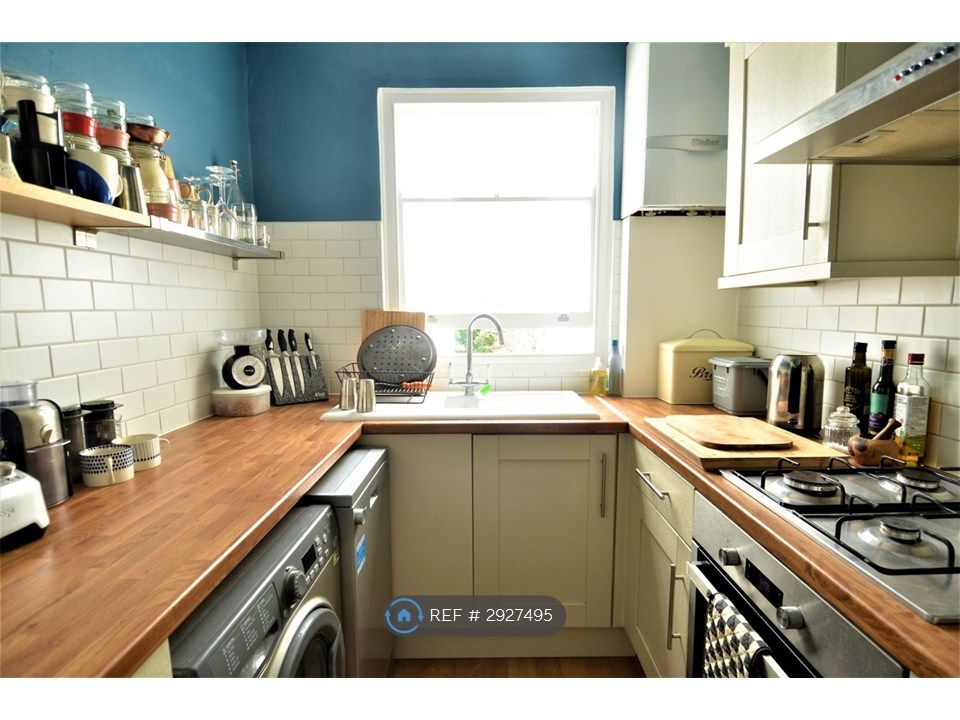 Property photo 3 of 9 Kitchen