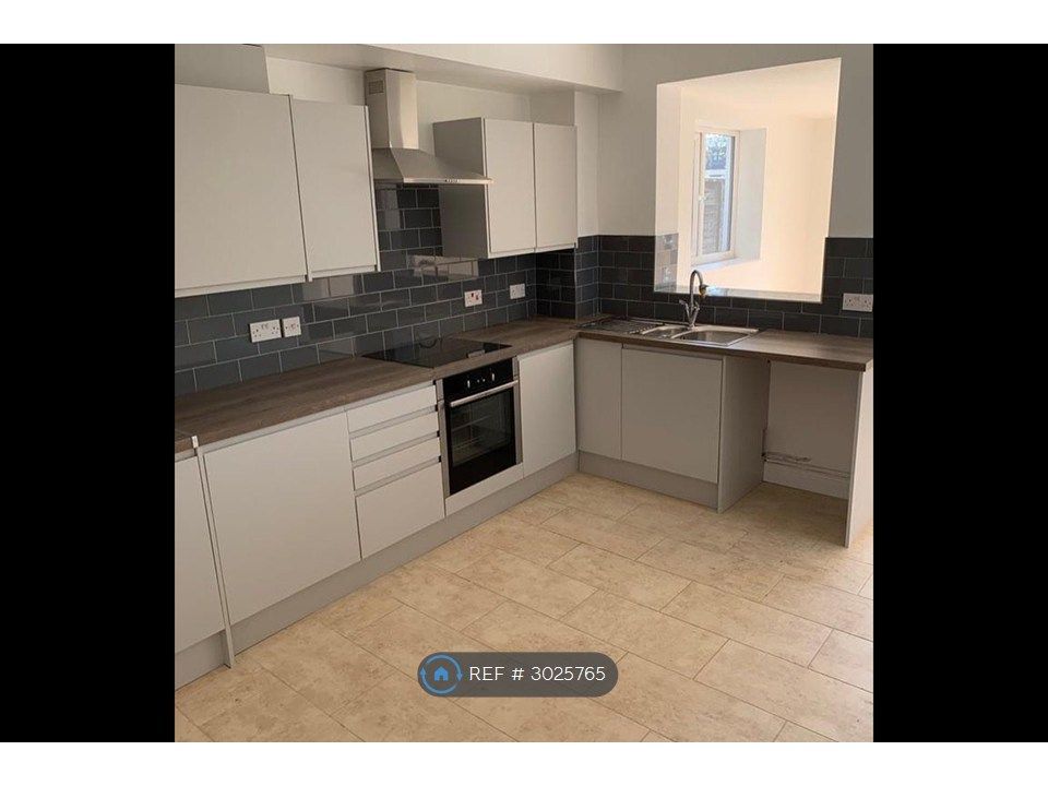 Property photo 2 of 9 Kitchen