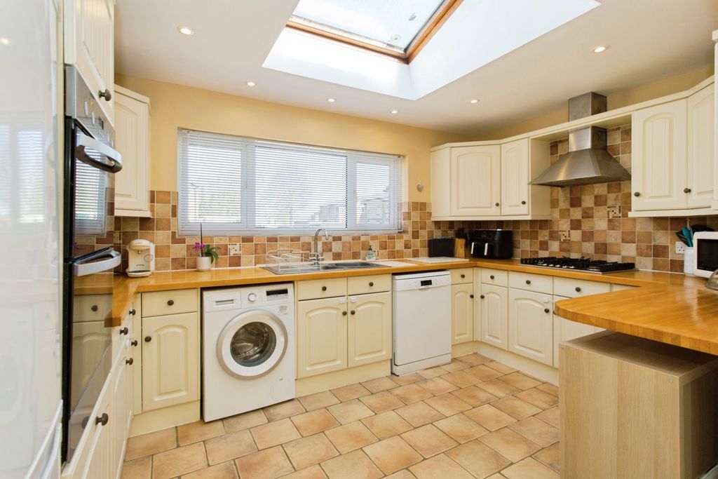 Property photo 3 of 19 Kitchen Diner