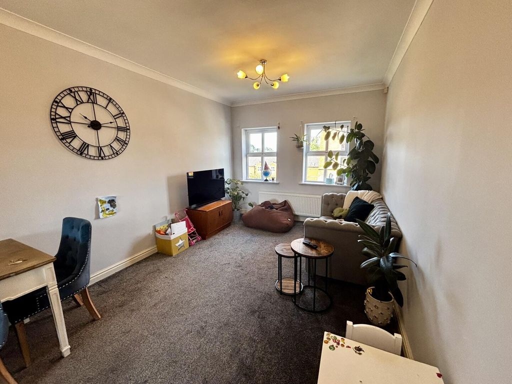 Property photo 2 of 16 Living Room