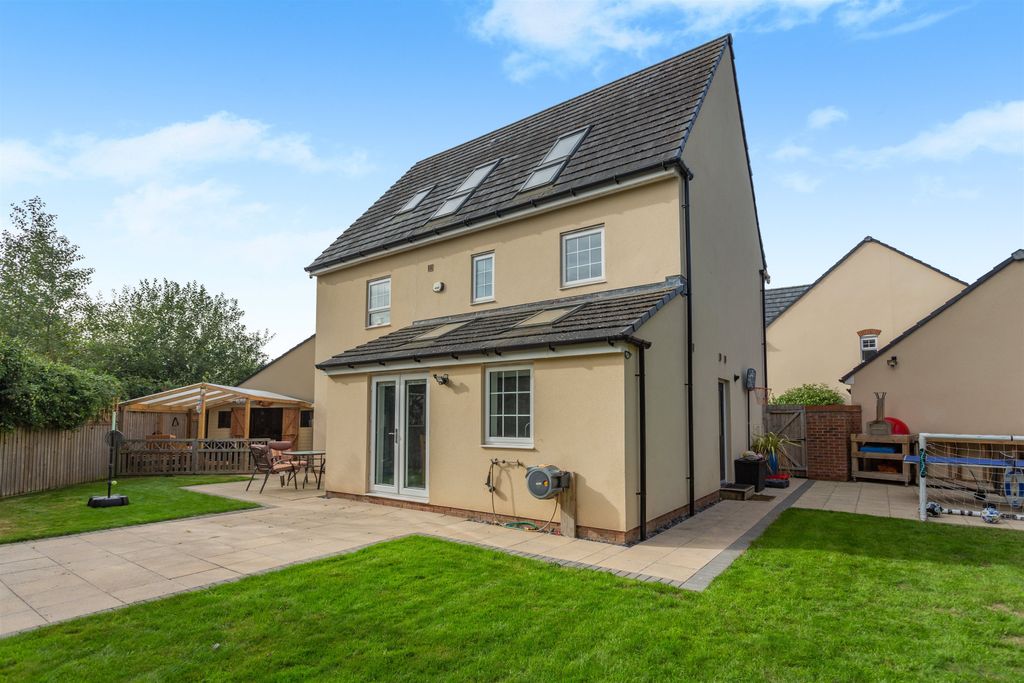 Property photo 2 of 37