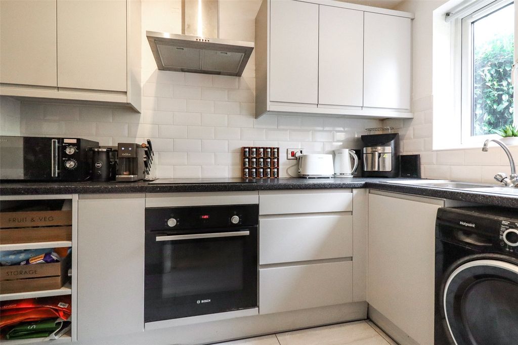 Property photo 2 of 11 Picture No. 13