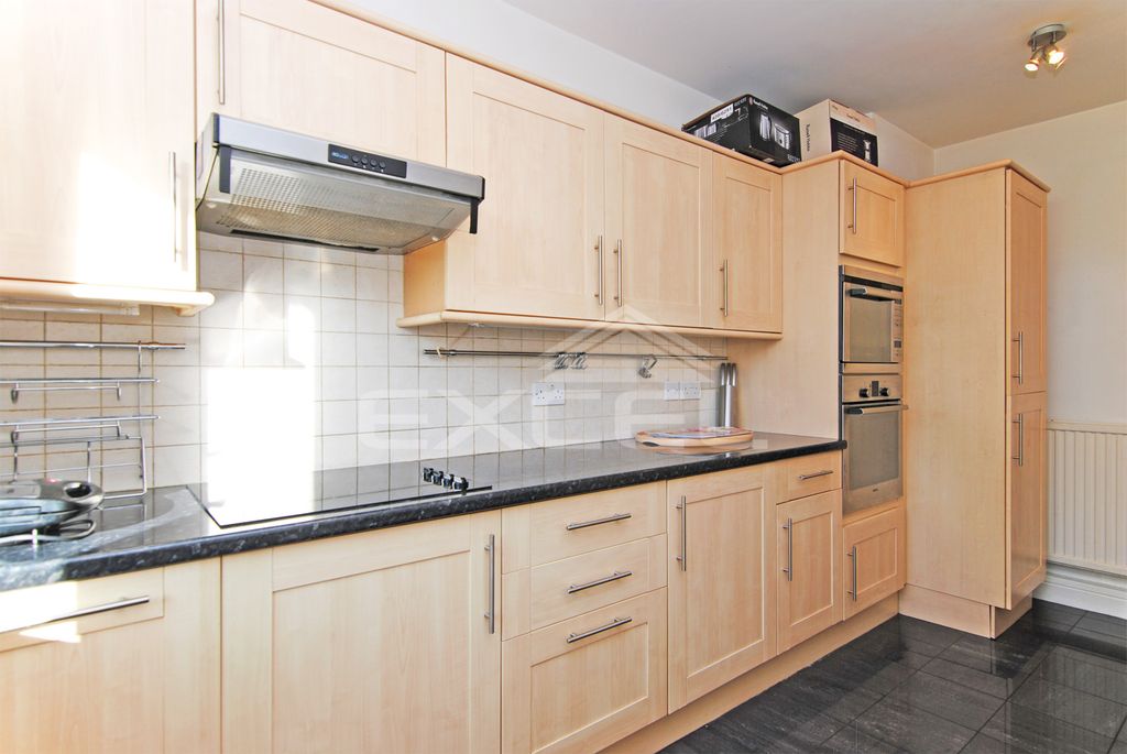 Property photo 3 of 11 Kitchen(2)