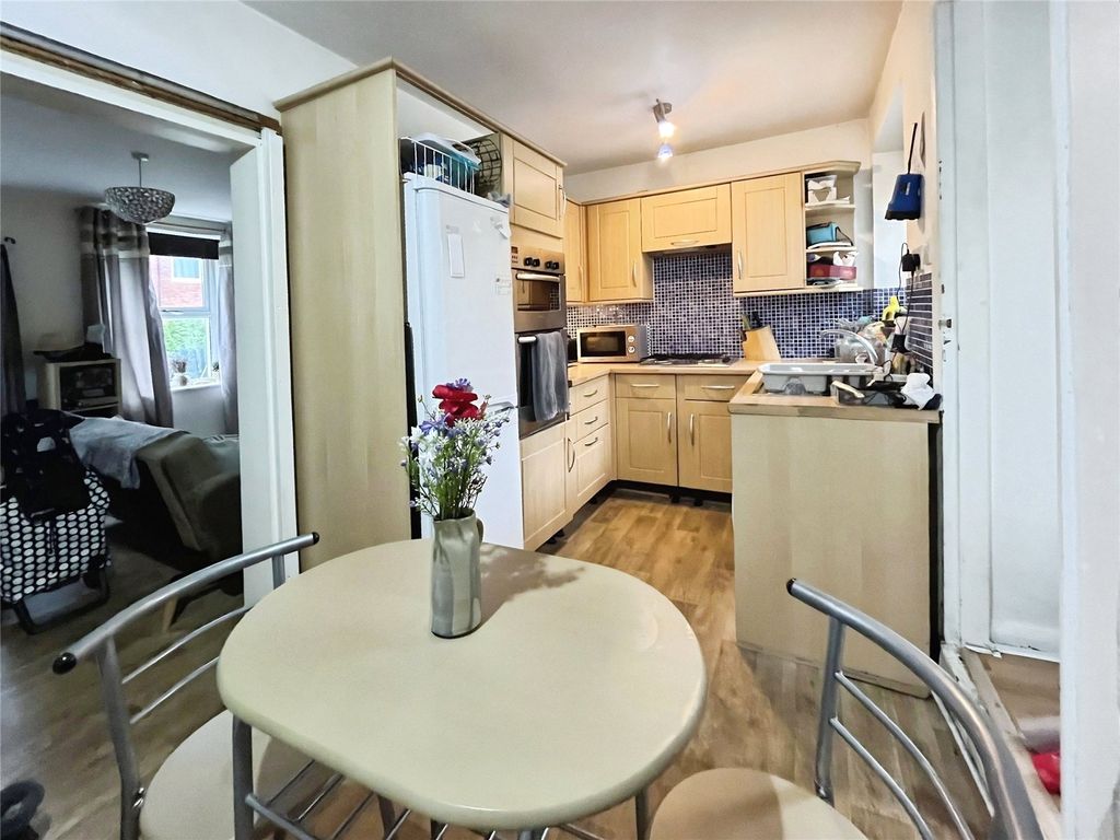 Property photo 2 of 8 Kitchen/Dining Room