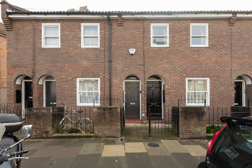 Property photo 2 of 17 325390 - Rf-Chisenhale-Rd-02.Jpg