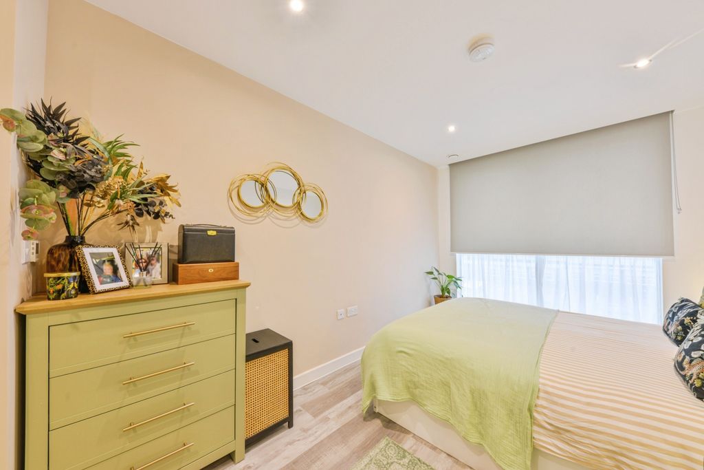 Additional image 11 of 2 bed flat for saleTown Centre, Hatfield AL10