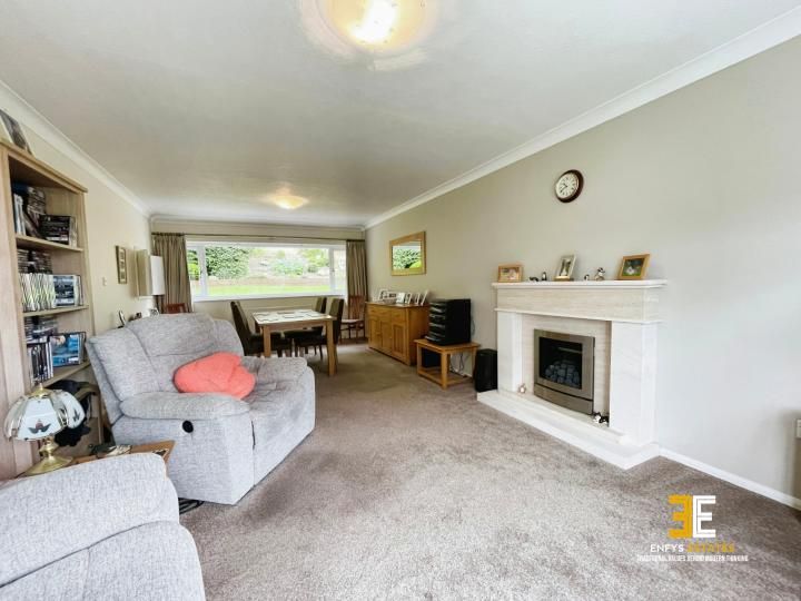 Property photo 3 of 34