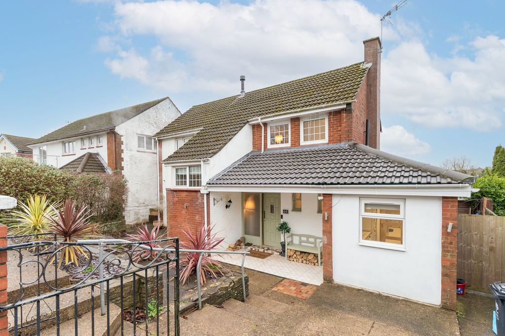 Property photo 1 of 28