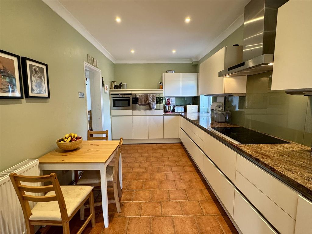 Property photo 3 of 28 Kitchen Breakfast Room
