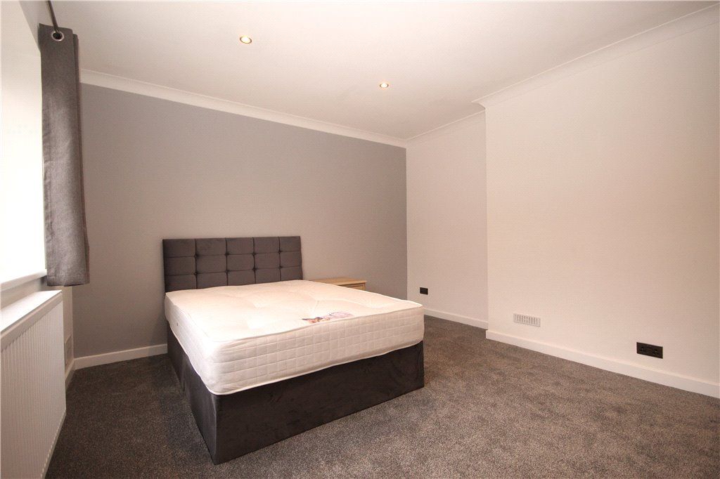 Property photo 1 of 6 Bedroom