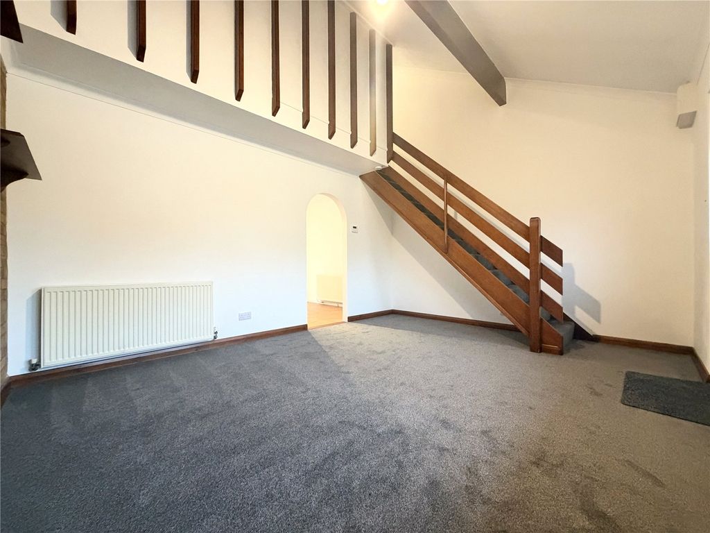 Property photo 3 of 12 Lounge
