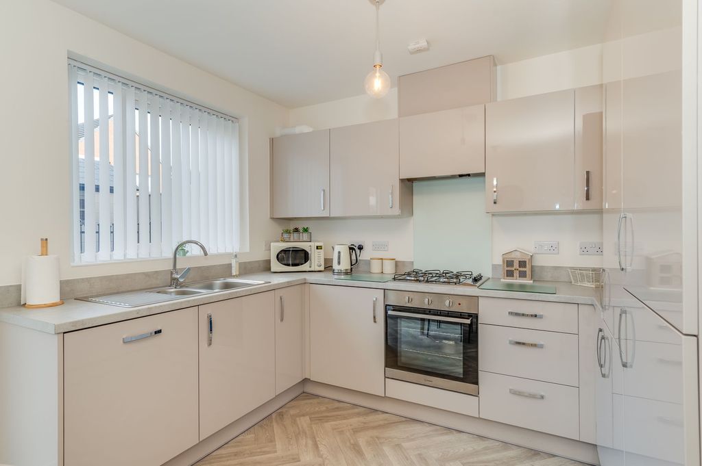 Property photo 2 of 25