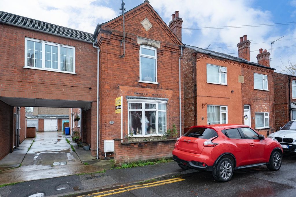 Property photo 1 of 9