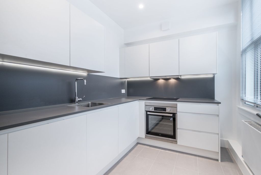 Property photo 1 of 10 Kitchen