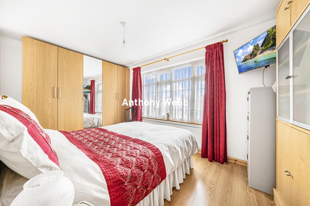 Additional image 21 of 7 bed detached house for saleChalkwell Park Avenue, Enfield EN1