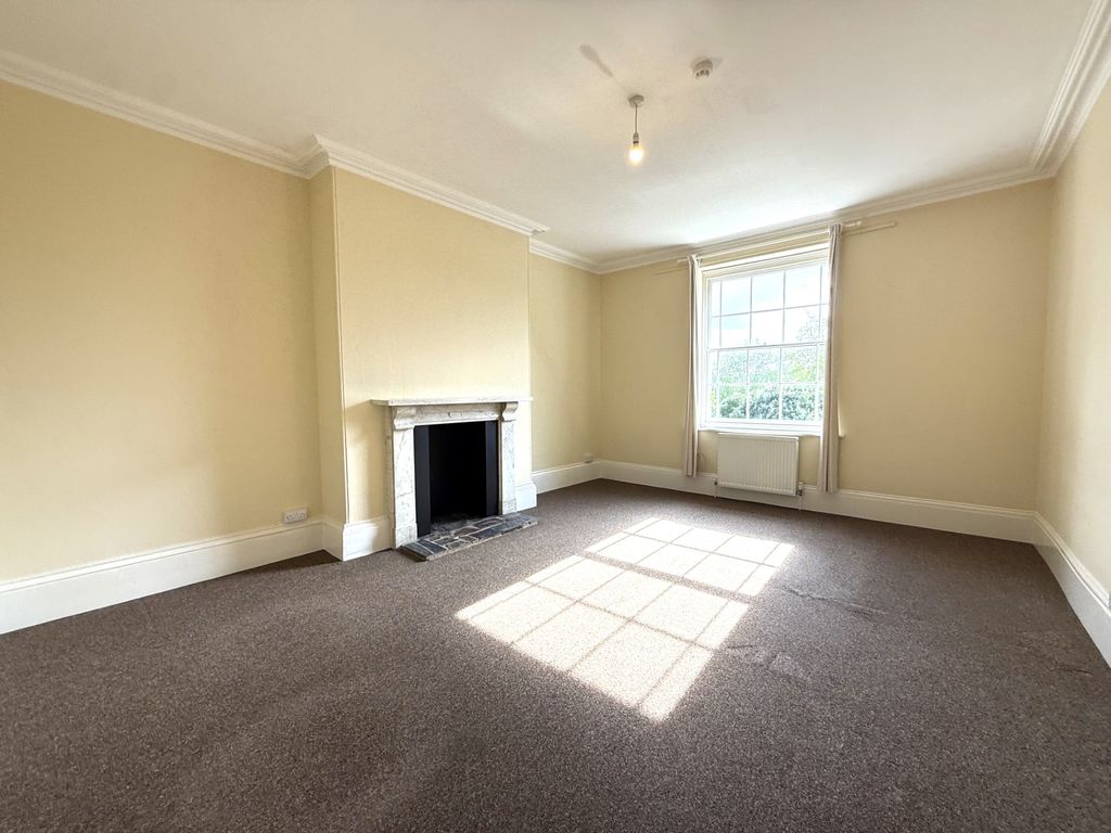 Property photo 2 of 13 4