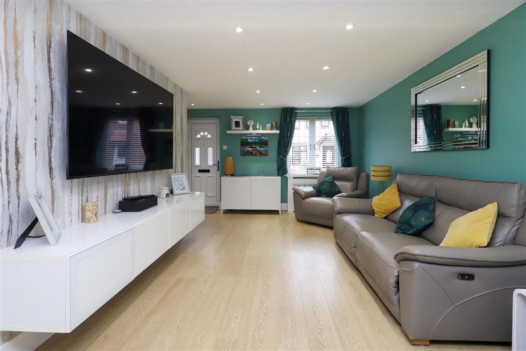 Property photo 3 of 15 Kitchen/Living Area