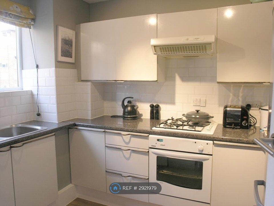 Property photo 2 of 9 Kitchen