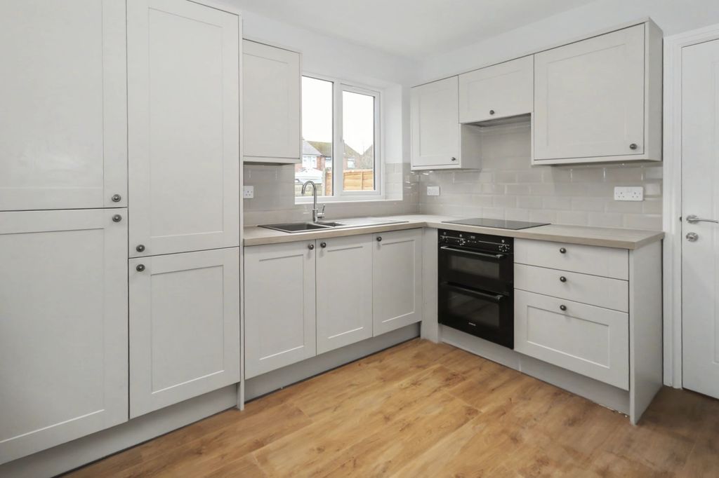 Property photo 3 of 13 Kitchen