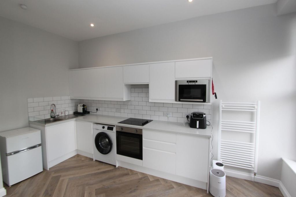 Property photo 3 of 6 Kitchen