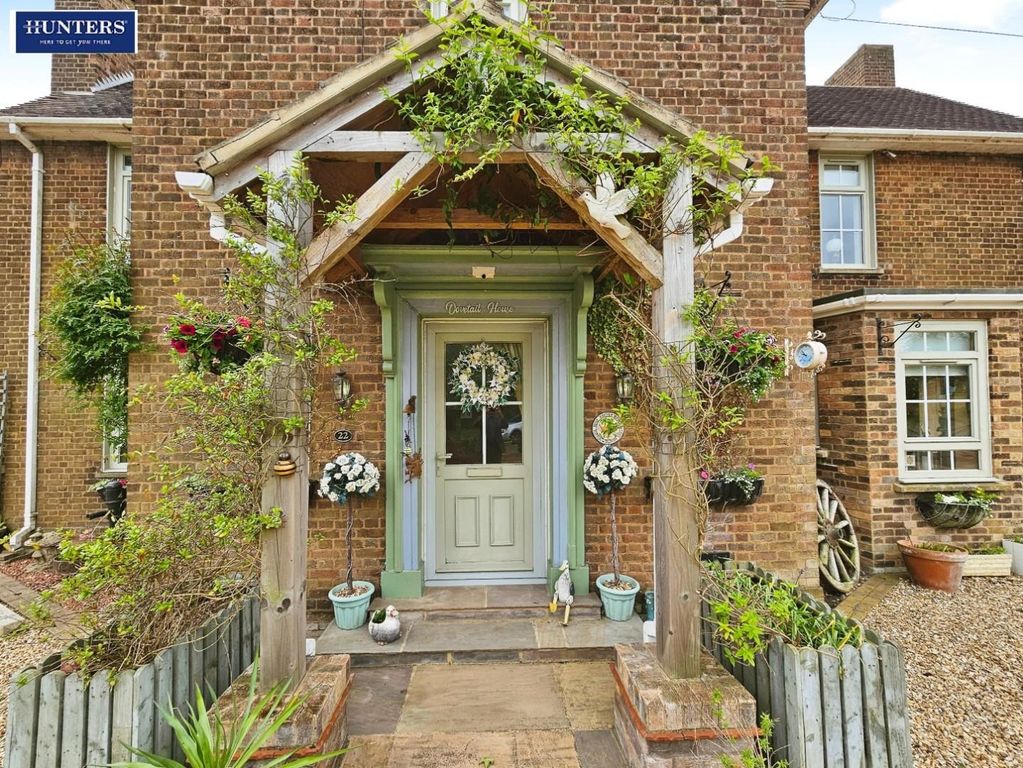 Property photo 2 of 35 Fronnt Door