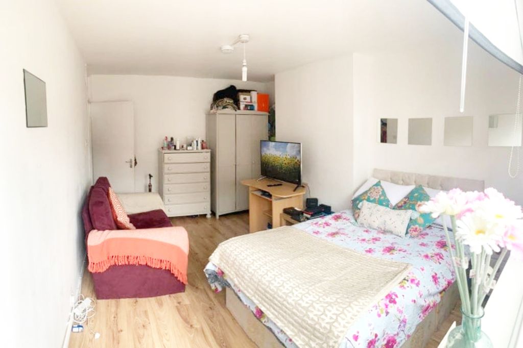 Property photo 1 of 9 Furnished Refurbished Rooms