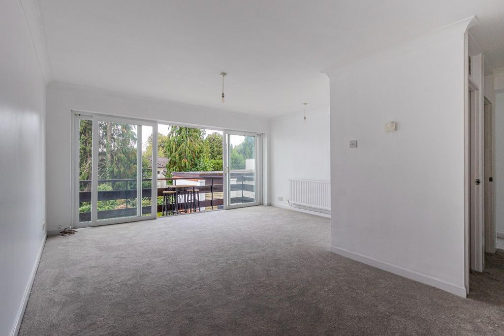 Property photo 3 of 12 Cwrt Cefn 12-7.Jpg