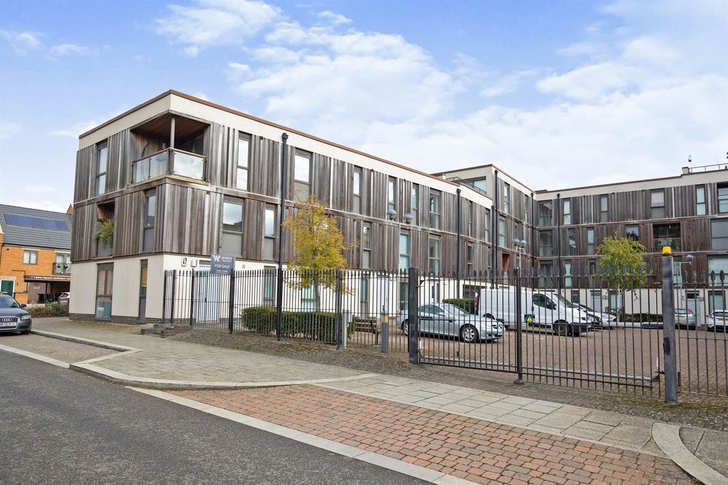 Property photo 1 of 12