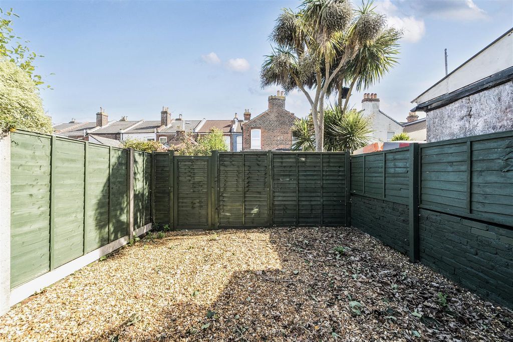 Property photo 2 of 13 Parking