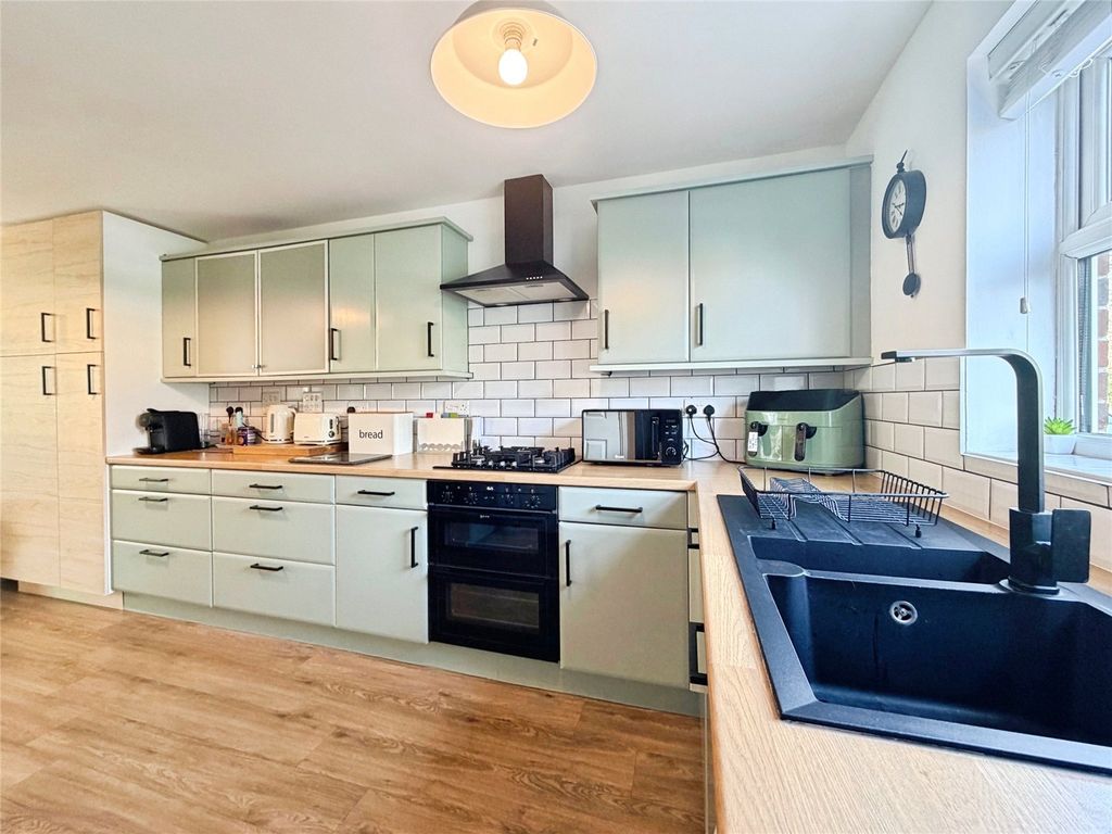 Property photo 3 of 25 Picture No. 02