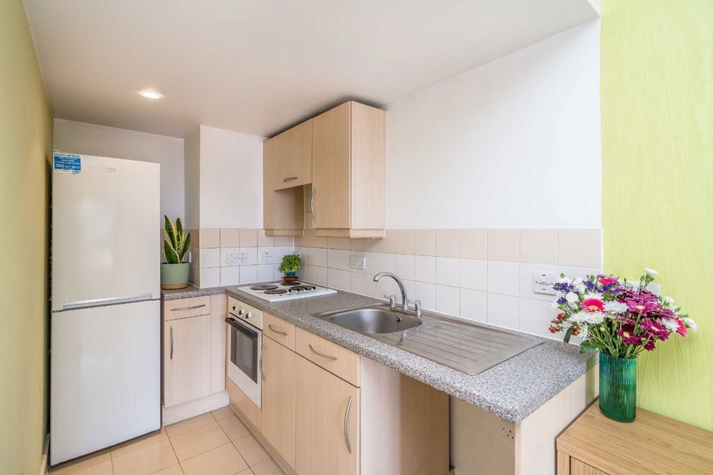 Property photo 2 of 8