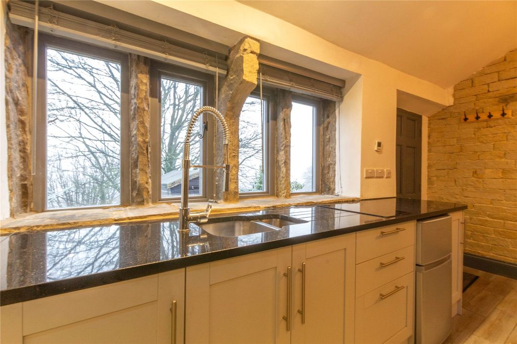 Property photo 2 of 15 Kitchen