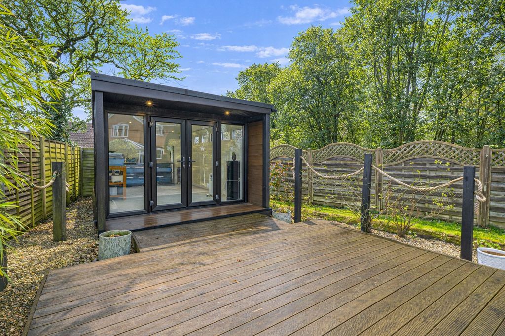 Property photo 3 of 37 Garden Office