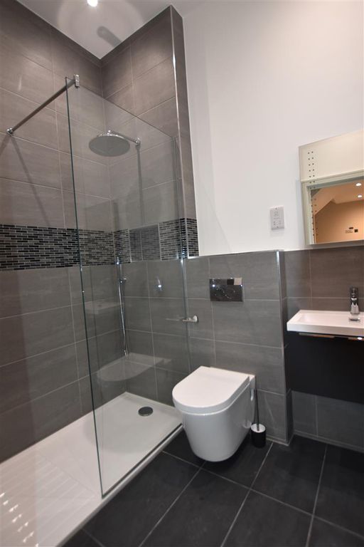 Property photo 3 of 5 Bath.Jpg