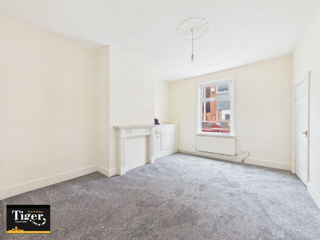 Property photo 3 of 12 Cam03440G0-Pr0682-Still003