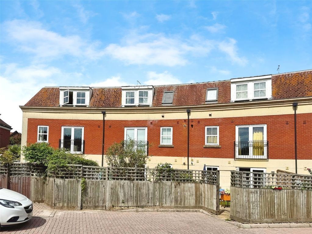 Property photo 1 of 10 Rear