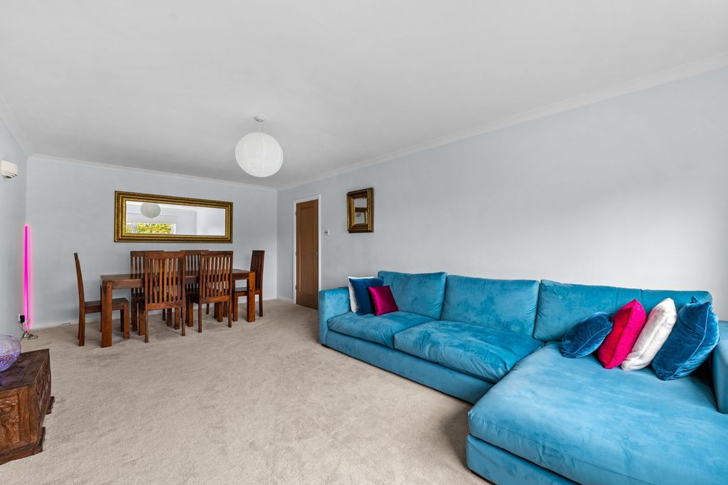Property photo 3 of 34