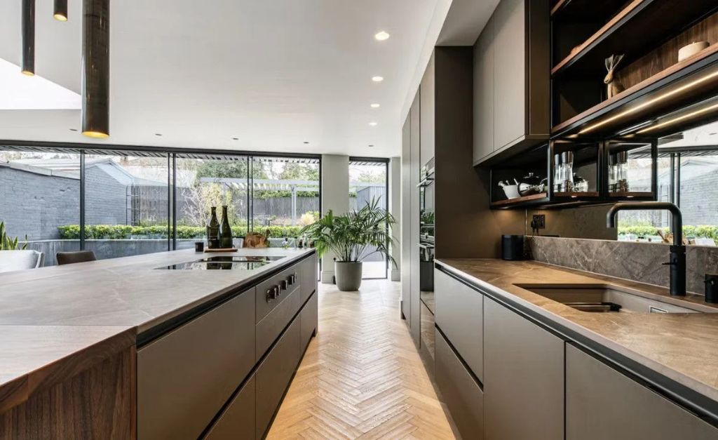 Property photo 3 of 18