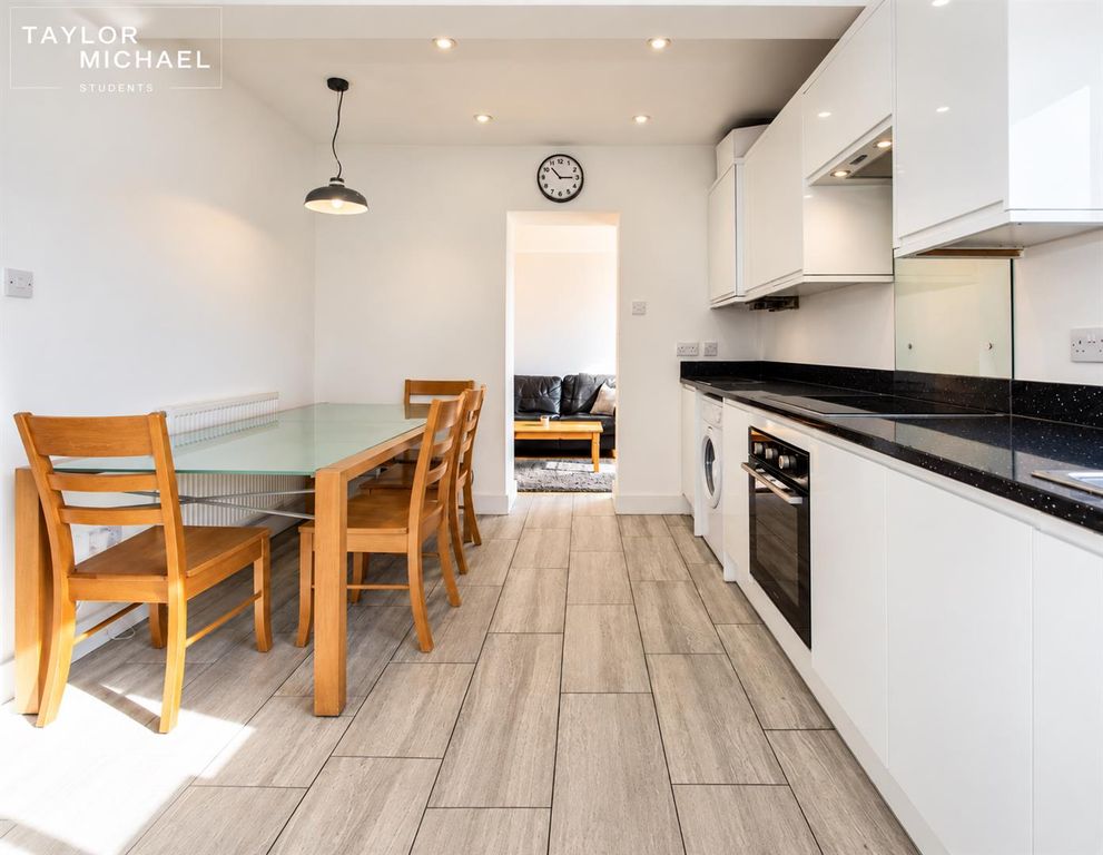Property photo 1 of 19 Kitchen