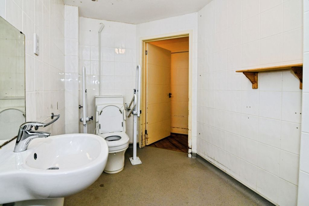 Additional image 11 of 2 bed flat for saleSandy Hill, St. Austell, Cornwall PL25