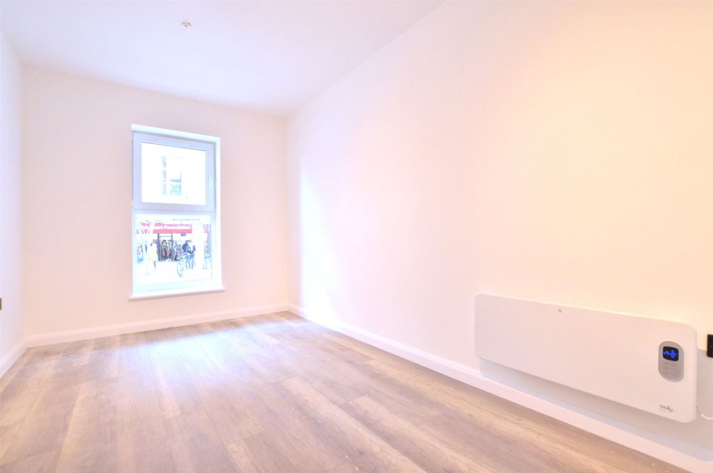 Property photo 2 of 7 Bedroom