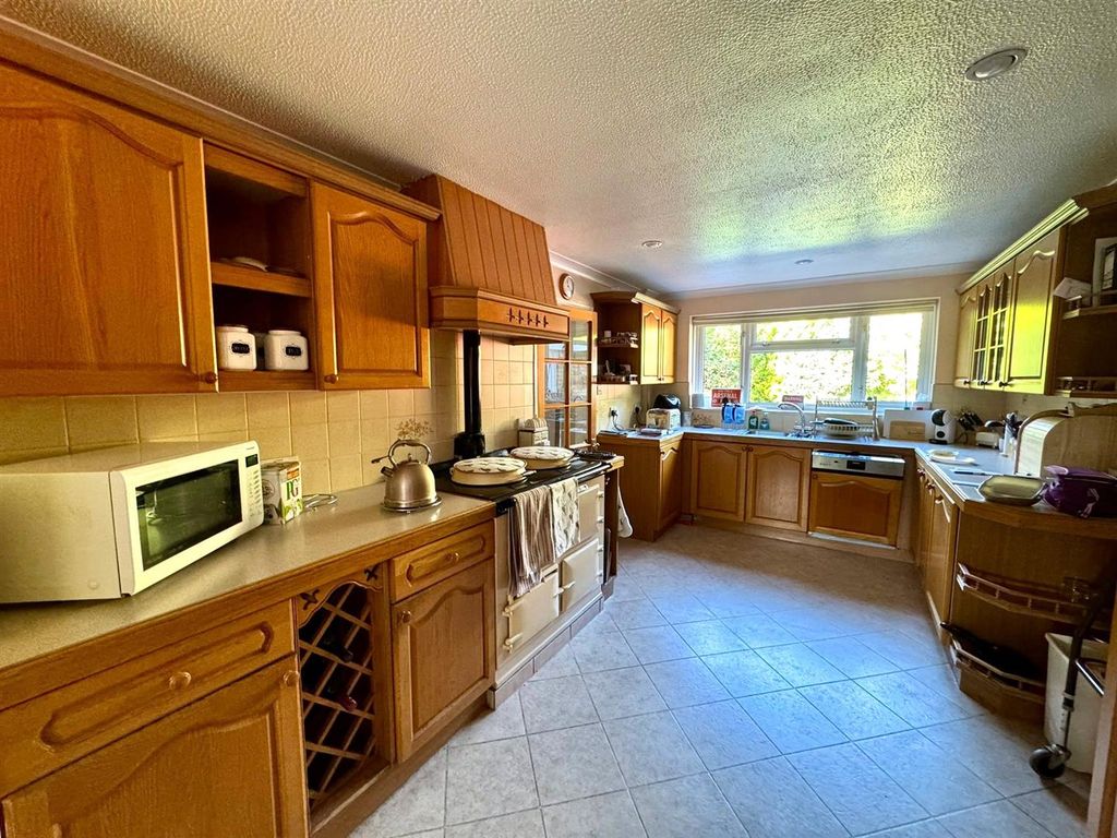 Property photo 3 of 27 Kitchen