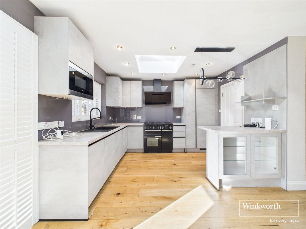 Property photo 3 of 15 Kitchen