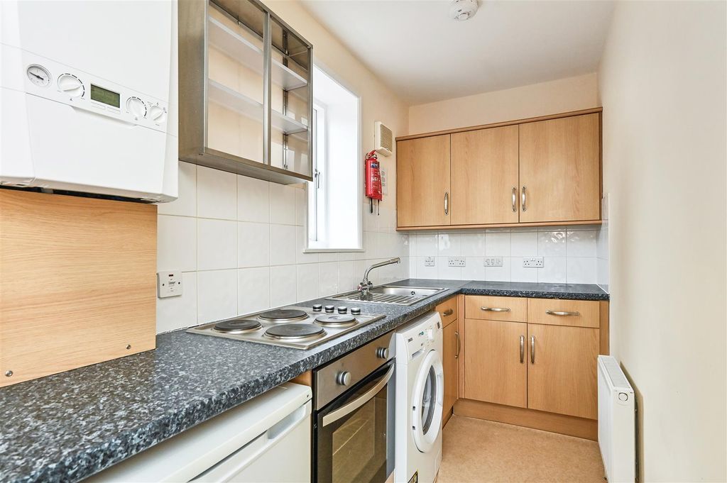 Property photo 3 of 8 Kitchen
