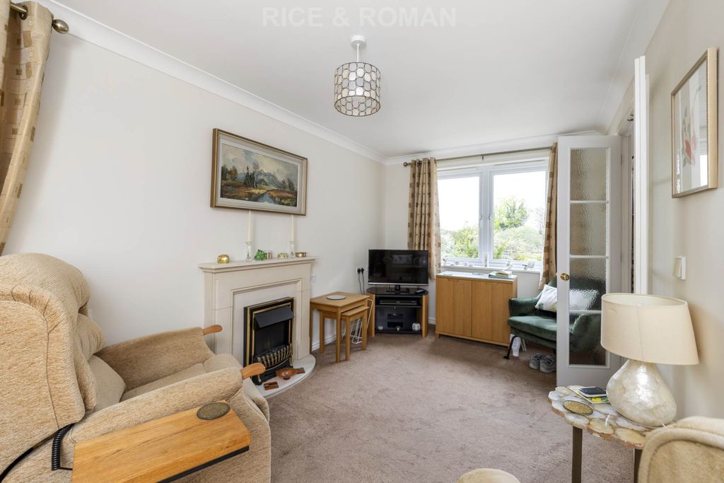 Property photo 3 of 11